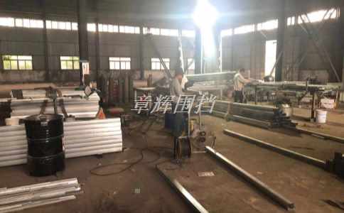 簡易圍擋在城市道路改造中的使用是否能有效保障交通安全？（城市道路改造中簡易圍擋的交通保護措施）