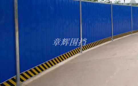 簡(jiǎn)易圍擋在公共活動(dòng)現(xiàn)場(chǎng)中的使用壽命如何延長(zhǎng)？（公共活動(dòng)現(xiàn)場(chǎng)中簡(jiǎn)易圍擋的防風(fēng)和隔音處理）