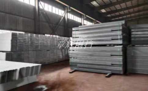 簡易圍擋在城市橋梁施工中的使用效果如何？（城市橋梁施工中簡易圍擋的安全防護措施）