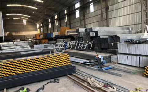 簡易圍擋在城市道路改造中的顏色應該如何配置？（城市道路改造中簡易圍擋的顏色方案探討）