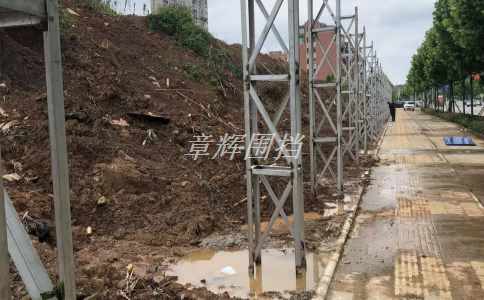 簡易圍擋在城市軌道交通系統(tǒng)建設(shè)中的顏色應(yīng)該如何選定？（城市軌道交通系統(tǒng)中簡易圍擋的色彩選擇要求）