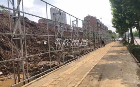 簡易圍擋在城市地鐵、輕軌、高速公路等交通工程中的應用效果如何？（城市交通工程中簡易圍擋的應用探討）
