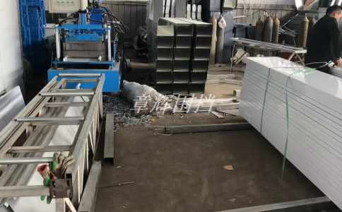 如何通過加強生產監管和質量檢測，確保簡易圍擋符合相關安全標準和規定？（加強生產監管確保簡易圍擋符合安全標準）