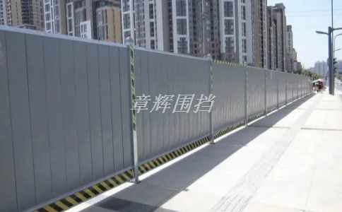 簡易圍擋如何與周圍環境相融合，避免影響城市景觀？